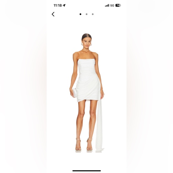 Elliatt dress with cute train - Picture 1 of 2